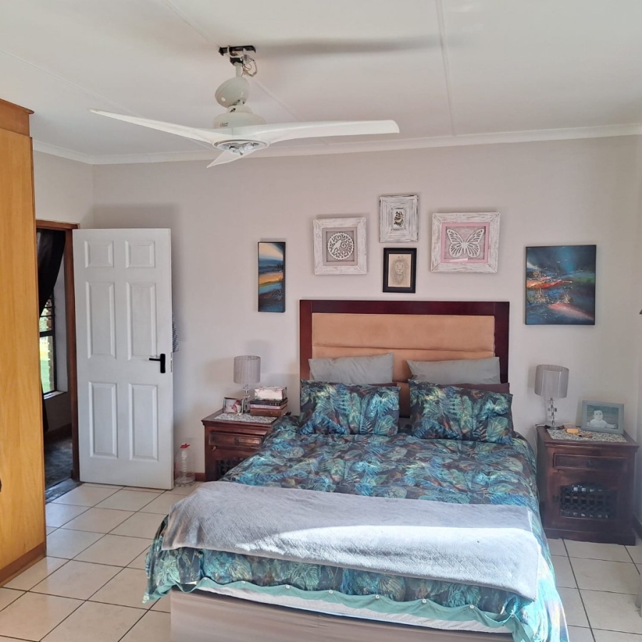 5 Bedroom Property for Sale in Gonubie Eastern Cape